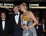 Den Haag 28 oktober 2009
Prinses Maxima Prins Willem Alexander Koningin Beatrix Prins Laurentien en Prins Constantijn bij opening Holland festival in Lucent danstheater.
Peter Smulders bv