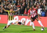 Eindhoven, 31 Oktober 2009
Kompetitiewedstrijd PSV-Vitesse, eindstand 1-0 Seizoen 2009/2010
Orlando Engelaar in duel met Nicky Hofs
Foto Junior Smulders