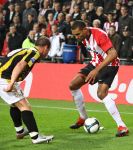 Eindhoven, 31 Oktober 2009
Kompetitiewedstrijd PSV-Vitesse, eindstand 1-0 Seizoen 2009/2010
Orlando Engelaar in duel met Nicky Hofs
Foto Junior Smulders
