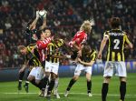 Eindhoven, 31 Oktober 2009
Kompetitiewedstrijd PSV-Vitesse, eindstand 1-0 Seizoen 2009/2010
Piet Velthuizen udel met Ola Toivonen
Foto Junior Smulders