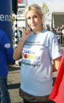 Amsterdam 18 oktober 2009
Wendy v Dijk geeft het startschot van de 7.5 km van Menzis bij de amsterdam marathon. Er wordt gelopen voor de stichting Semmy.
 Wendy is 4 en een halve maand zwanger. Haar broer Mike loopt ook mee alsmede Lodewijk Hoekstra.
Peter Smulders bv