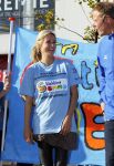 Amsterdam 18 oktober 2009
Wendy v Dijk geeft het startschot van de 7.5 km van Menzis bij de amsterdam marathon. Er wordt gelopen voor de stichting Semmy.
 Wendy is 4 en een halve maand zwanger. Haar broer Mike loopt ook mee alsmede Lodewijk Hoekstra.
Peter Smulders bv