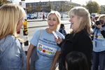Amsterdam 18 oktober 2009
Wendy v Dijk geeft het startschot van de 7.5 km van Menzis bij de amsterdam marathon. Er wordt gelopen voor de stichting Semmy. Wendy met Karin Riethoven
 Wendy is 4 en een halve maand zwanger. Haar broer Mike loopt ook mee alsmede Lodewijk Hoekstra.
Peter Smulders bv