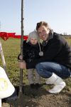 Benthuizen 17 oktober 2009
Nationale boomplantdag. Winston Gerschtanowitz met zoontje Julian
Peter Smulders bv