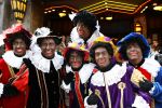 Amsterdam, 4 Oktober 2009
Premiere in Tuschinski, Nederlandse speelfilm:
Sinterklaas en de verdwenen pakjesboot
Frans Bauer met Zwarte Pieten
Foto Peter Smulders