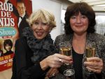 Loosdrecht 1 november 2010
Presentatie DVD Rob de Nijs Shows met Anneke Gronloh Trea Dobbs Ria Valk en Marijcke Merckens bij het golden tulip hotel.
Peter Smulders bv