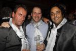 Amsterdam 6 november 2010
12 en een half jarig bestaan en presentatiie van het Buddha to Buddha boek in de supper club. Dennis Rugenbrecht met Edward en Edwin Smulders
Peter Smulders bv