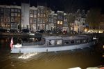 Amsterdam 7 november 2010
Doutzen Kroes en Dj Sunnery james zijn vandaag bij hotel the Dylan getrouwd.
Haar ouders familie en zussen waren natuurlijk aanwezig. De beveiliging van het hotel stelde zich belachelijk aan met paraplus.
Peter Smulders bv