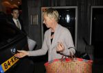 Amsterdam 7 november 2010
Doutzen Kroes en Dj Sunnery james zijn vandaag bij hotel the Dylan getrouwd.
Haar ouders familie en zussen waren natuurlijk aanwezig. De beveiliging van het hotel stelde zich belachelijk aan met paraplus. Moeder Doutzen
Peter Smulders bv