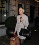 Amsterdam 7 november 2010
Doutzen Kroes en Dj Sunnery james zijn vandaag bij hotel the Dylan getrouwd.
Haar ouders familie en zussen waren natuurlijk aanwezig. De beveiliging van het hotel stelde zich belachelijk aan met paraplus. Moeder Doutzen
Peter Smulders bv