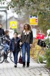 den Ilp 5 november 2010
Fajah Lourens haalt haar dochter Irem van school en gaat daarna met haar naar haar paarden op de manege.
Peter Smulders bv