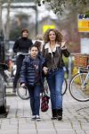 den Ilp 5 november 2010
Fajah Lourens haalt haar dochter Irem van school en gaat daarna met haar naar haar paarden op de manege.
Peter Smulders bv