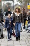 den Ilp 5 november 2010
Fajah Lourens haalt haar dochter Irem van school en gaat daarna met haar naar haar paarden op de manege.
Peter Smulders bv