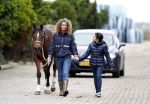 den Ilp 5 november 2010
Fajah Lourens haalt haar dochter Irem van school en gaat daarna met haar naar haar paarden op de manege.
Peter Smulders bv
