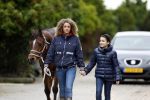 den Ilp 5 november 2010
Fajah Lourens haalt haar dochter Irem van school en gaat daarna met haar naar haar paarden op de manege.
Peter Smulders bv