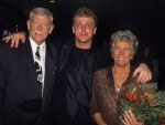 Amsterdam, 16 November 1994
Gordon met zijn ouders
Foto Peter Smulders BV