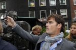 Amsterdam 5 november 2010
Onthulling beeld Jan en Mien Froger op de elandsgracht op de 50e verjaardag van hun zoon Rene Froger. Aanwezig waren oa Rene Natasja Didier Maxim Danny Natasja en Charly Froger . Dominique Grant heeft het beeld gemaakt. Jeroen en Dani v d Boom
Peter Smulders bv
