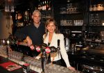 Sneek, 26 Oktober 2010
Manon Thomas met haar man Rudy Veenstra in hun nieuwe cafe De Sneeker Pan
Foto Peter Smulders BV