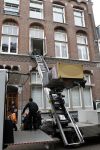 Amsterdam 26 oktober 2010
Martijn Krabbe laat meubelen en dergelijke verhuizen van zijn huis naar zijn appartement . Hij woont tijdelijk in zijn appartement en Amandas krijgt nieuwe meubelen in hun huis.
Peter Smulders bv
