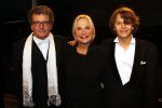 Leiden 30 oktober 2010
Premiere Soldaat van oranje op vliegbasis Valkenburg. Edwin de Vries met zijn vrouw Monique v d Ven (op krukken ) en hun zoon
Peter Smulders bv