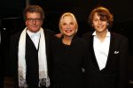 Leiden 30 oktober 2010
Premiere Soldaat van oranje op vliegbasis Valkenburg. Edwin de Vries met zijn vrouw Monique v d Ven (op krukken ) en hun zoon
Peter Smulders bv