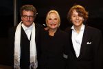 Leiden 30 oktober 2010
Premiere Soldaat van oranje op vliegbasis Valkenburg. Edwin de Vries met zijn vrouw Monique v d Ven (op krukken ) en hun zoon
Peter Smulders bv