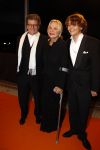 Leiden 30 oktober 2010
Premiere Soldaat van oranje op vliegbasis Valkenburg. Edwin de Vries met zijn vrouw Monique v d Ven (op krukken ) en hun zoon
Peter Smulders bv