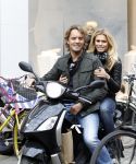Amsterdam 30 oktober 2010
Nicolette v dam en Bas Smit op de scooter.
Peter Smulders bv