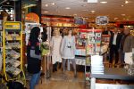Schiphol 3 november 2010
Signeersessie van de Noorse prinses Martha Louise en Elisabeth Samnoy bij de ako winkel op schiphol.
Peter Smulders bv