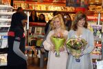 Schiphol 3 november 2010
Signeersessie van de Noorse prinses Martha Louise en Elisabeth Samnoy bij de ako winkel op schiphol.
Peter Smulders bv
