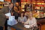 Schiphol 3 november 2010
Signeersessie van de Noorse prinses Martha Louise en Elisabeth Samnoy bij de ako winkel op schiphol.
Peter Smulders bv