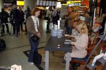 Schiphol 3 november 2010
Signeersessie van de Noorse prinses Martha Louise en Elisabeth Samnoy bij de ako winkel op schiphol.
Peter Smulders bv