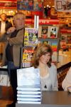 Schiphol 3 november 2010
Signeersessie van de Noorse prinses Martha Louise en Elisabeth Samnoy bij de ako winkel op schiphol.
Peter Smulders bv