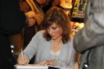 Schiphol 3 november 2010
Signeersessie van de Noorse prinses Martha Louise en Elisabeth Samnoy bij de ako winkel op schiphol.
Peter Smulders bv