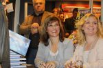 Schiphol 3 november 2010
Signeersessie van de Noorse prinses Martha Louise en Elisabeth Samnoy bij de ako winkel op schiphol.
Peter Smulders bv