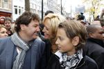Amsterdam 5 november 2010
Onthulling beeld Jan en Mien Froger op de elandsgracht op de 50e verjaardag van hun zoon Rene Froger. Aanwezig waren oa Rene Natasja Didier Maxim Danny Natasja en Charly Froger . Dominique Grant heeft het beeld gemaakt.
Peter Smulders bv