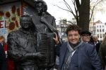 Amsterdam 5 november 2010
Onthulling beeld Jan en Mien Froger op de elandsgracht op de 50e verjaardag van hun zoon Rene Froger. Aanwezig waren oa Rene Natasja Didier Maxim Danny Natasja en Charly Froger . Dominique Grant heeft het beeld gemaakt.
Peter Smulders bv