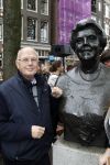 Amsterdam 5 november 2010
Onthulling beeld Jan en Mien Froger op de elandsgracht op de 50e verjaardag van hun zoon Rene Froger. Aanwezig waren oa Rene Natasja Didier Maxim Danny Natasja en Charly Froger . Dominique Grant heeft het beeld gemaakt. zoon tante Leen bij beeld
Peter Smulders bv