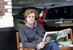 Amsterdam 19 juli 2011
Alex de Vries leest het Parool.
Peter Smulders bv