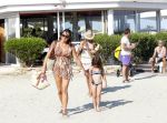 Ibiza 26 juli 2011
Wendy v Dijk met Erland Galjaard en Sem en Lizzy op het strand. Ook Martijn Amanda Bickel Jasmijn Achilles en Michelle Krabbe zijn aanwezig bij coco beach.
Peter Smulders bv