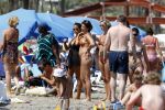 Ibiza 26 juli 2011
Wendy v Dijk met Erland Galjaard en Sem en Lizzy op het strand. Ook Martijn Amanda Bickel Jasmijn Achilles en Michelle Krabbe zijn aanwezig bij coco beach.
Peter Smulders bv