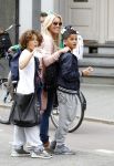Amsterdam 19 juli 2011
Angela v Hulten met haar zoons Ruben en Justin.
Peter Smulders bv