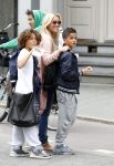 Amsterdam 19 juli 2011
Angela v Hulten met haar zoons Ruben en Justin.
Peter Smulders bv