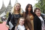 Kaatsheuvel, 9 Oktober 2011
Premiï¿½re van de musical Droomvlucht
Antje Monteiro met vriendin en kinderen
Foto Peter smulders BV