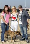 Scheveningen 2 oktober 2011
Bridget Maasland organiseert de dogwalk op het strand van Scheveningen. Bridget met vader
Peter Smulders bv