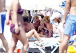 Ibiza 26 juli 2011
Wendy v Dijk met Erland Galjaard en Sem en Lizzy op het strand. Ook Martijn Amanda Bickel Jasmijn Achilles en Michelle Krabbe zijn aanwezig bij coco beach.
Peter Smulders bv