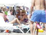 Ibiza 26 juli 2011
Wendy v Dijk met Erland Galjaard en Sem en Lizzy op het strand. Ook Martijn Amanda Bickel Jasmijn Achilles en Michelle Krabbe zijn aanwezig bij coco beach.
Peter Smulders bv