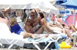 Ibiza 26 juli 2011
Wendy v Dijk met Erland Galjaard en Sem en Lizzy op het strand. Ook Martijn Amanda Bickel Jasmijn Achilles en Michelle Krabbe zijn aanwezig bij coco beach.
Peter Smulders bv