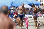 Ibiza 26 juli 2011
Wendy v Dijk met Erland Galjaard en Sem en Lizzy op het strand. Ook Martijn Amanda Bickel Jasmijn Achilles en Michelle Krabbe zijn aanwezig bij coco beach.
Peter Smulders bv