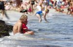 Ibiza 26 juli 2011
Wendy v Dijk met Erland Galjaard en Sem en Lizzy op het strand. Ook Martijn Amanda Bickel Jasmijn Achilles en Michelle Krabbe zijn aanwezig bij coco beach.
Peter Smulders bv